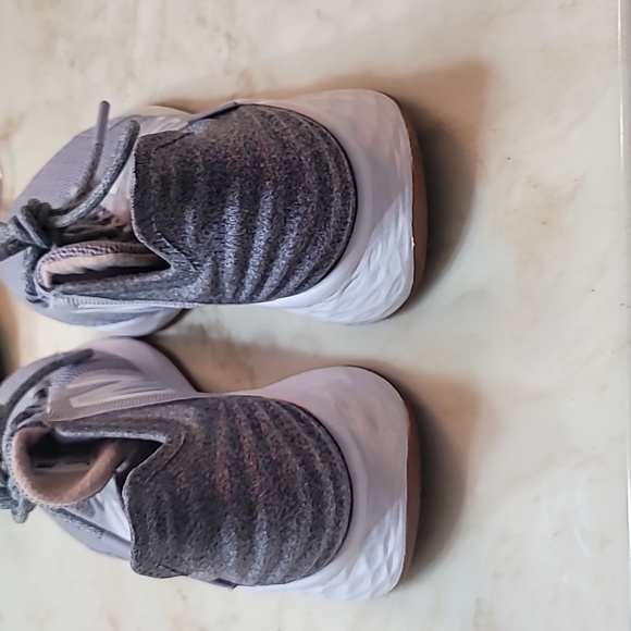 New Balance running shoe - Picture 4 of 5